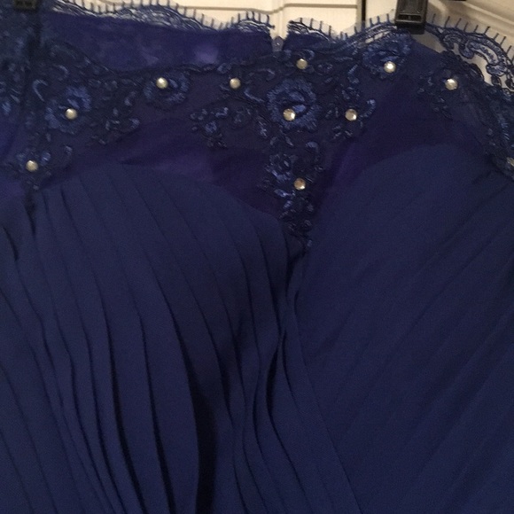 Beautiful blue gown - Picture 4 of 5